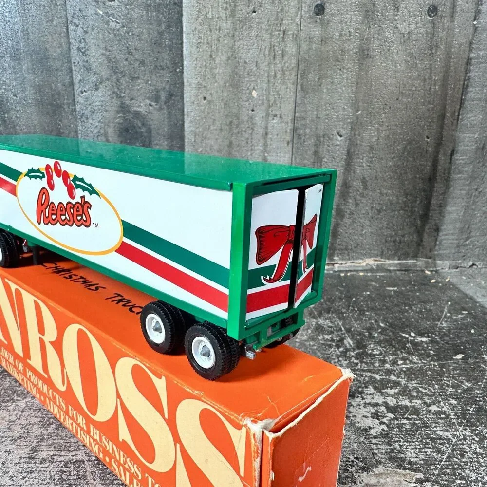 REESE'S CANDY HOLIDAY LOGO TRACTOR TRAILER WINROSS‎ TRUCK Christmas 1/64